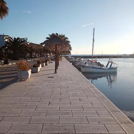 Roses 2 アパート