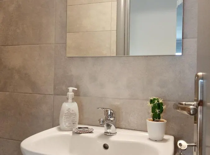 Roses 2 * Skala Sotiros